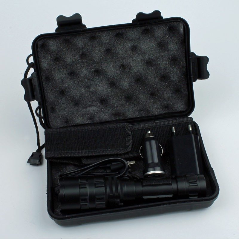 Taktische Taschenlampe in Kunststoffbox, wiederaufladbar Taktische Taschenlampe in Kunststoffbox, wiederaufladbar